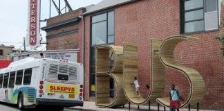 Cool bus stops (20 images)