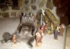 Times cats hilariously crashed Nativity Scenes (21 images)
