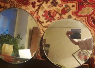 People selling mirrors (21 images)
