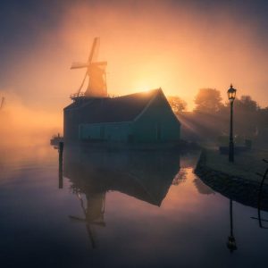 I Photographed Dutch Windmills In The Fog And The Results Are Magical (5)