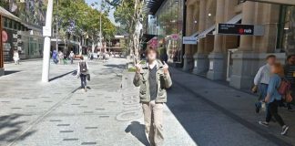 The australian walked a whole city block chasing the Google Street View camera and showing an indecent gesture