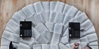 Book-loving guy turns his massive library into Art (21 images)