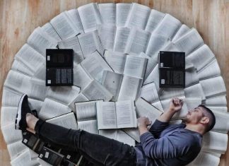 Book-loving guy turns his massive library into Art (21 images)