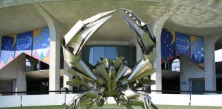 Funny dancing robocrabs (Funny Video)