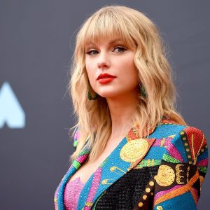 7-celebrities-with-weird-unusual-hobbies.1-1