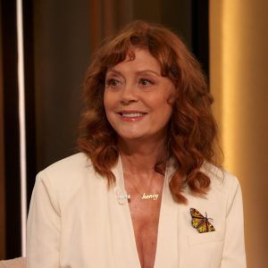 7-celebrities-with-weird-unusual-hobbies.2-1